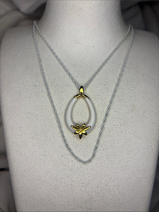 Trifari Jewelry - Trifari Gold-Tone & White Floral Teardrop Pendant Necklace